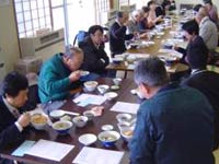 しおがま浦戸島・旬の牡蠣と島散策(駅長オススメの小さな旅)で「浦戸丼」試食会の様子